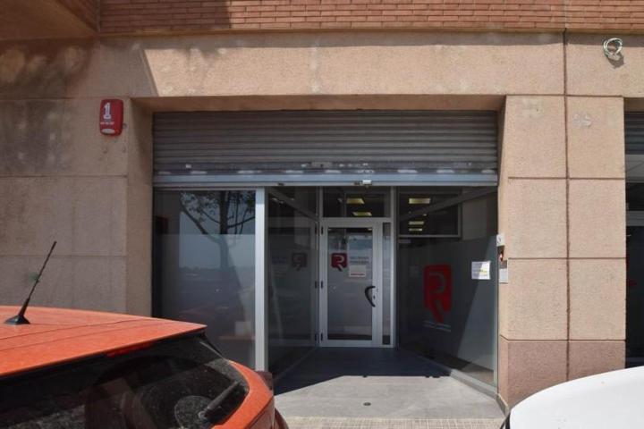 Local comercial en venta en Sant Vicenç dels Horts, Centro photo 0