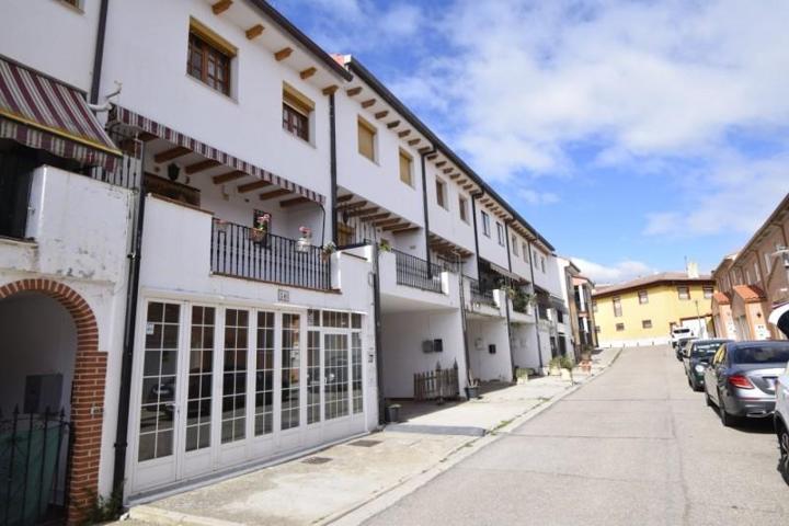 Adosada en venta en Mucientes, CENTRO photo 0