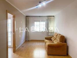 Piso en venta en Barcelona, Verdun photo 0