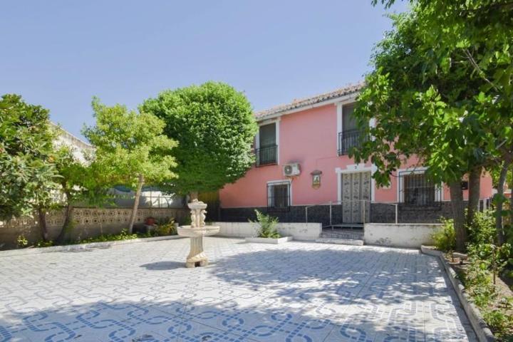 Adosada en venta en Atarfe, Sierra elvira photo 0