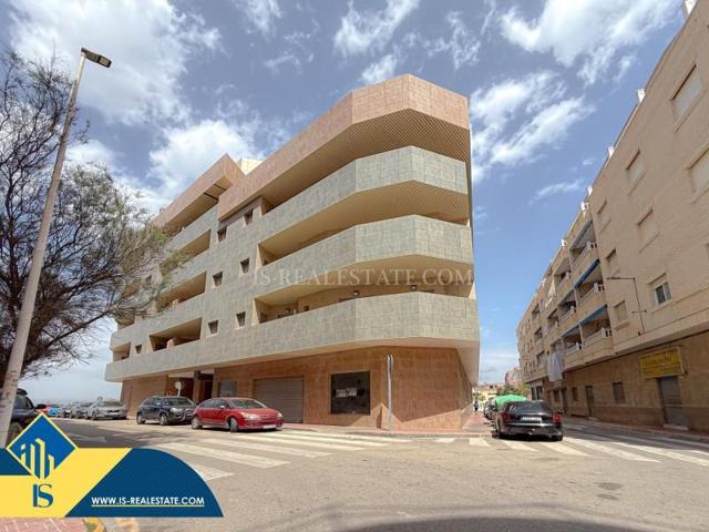 Apartamento en venta en Torrevieja, La Mata photo 0