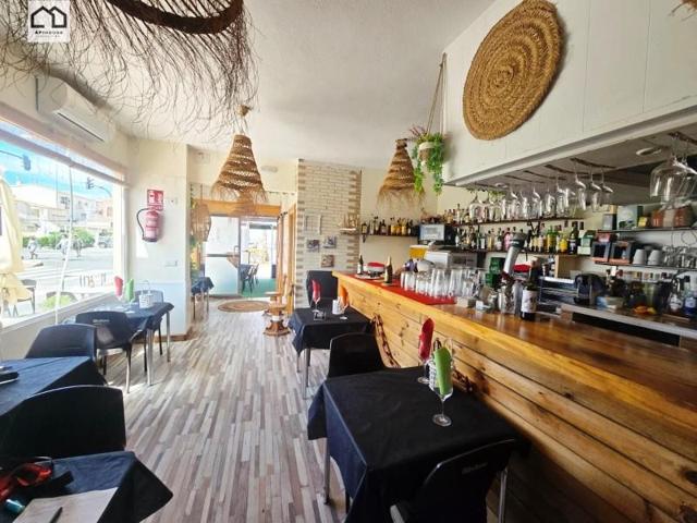 Local comercial en venta en Torrevieja, Playa de los Naufragos photo 0