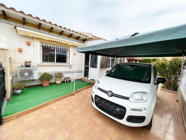Bungalow en venta en Orihuela Costa, La Zenia photo 0