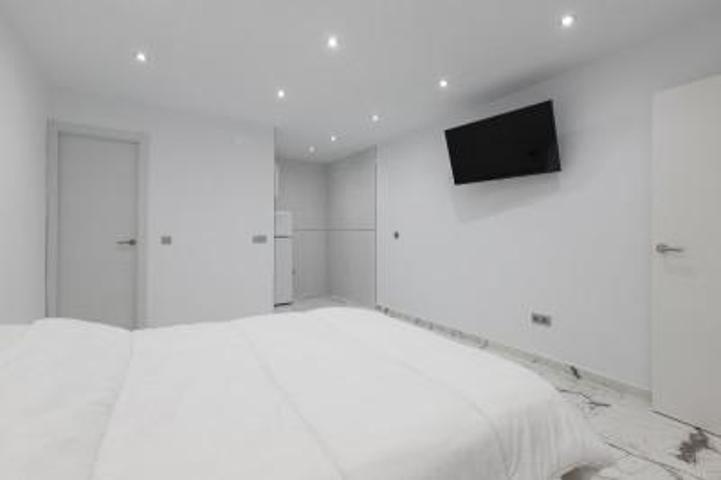 Local comercial en venta en Fuengirola, Puerto Deportivo photo 0