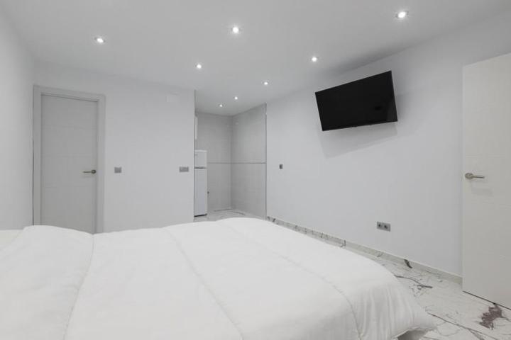 Local comercial en venta en Fuengirola, Puerto Deportivo photo 0