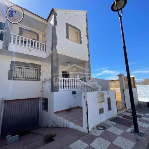 Adosada en venta en Berja, CERCA DE LA PLAYA photo 0