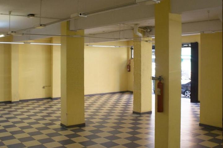 Local comercial en venta en Avilés, Avilés photo 0