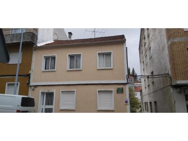 Chalet en venta en Lalín photo 0