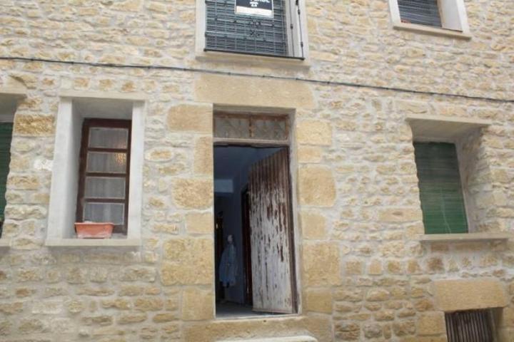 Casa en venta en Uncastillo, Uncastillo photo 0