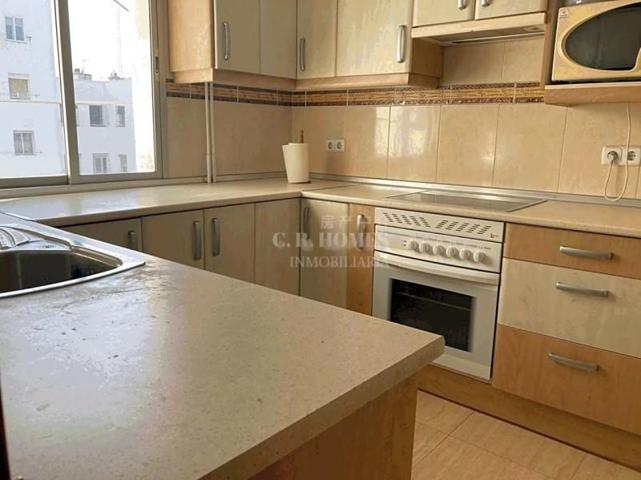 Piso en venta en Madrid, Calle de Santa Marta, 28038 photo 0