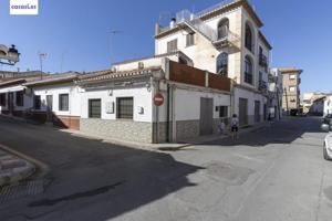 Adosada en venta en Zubia, Centro photo 0