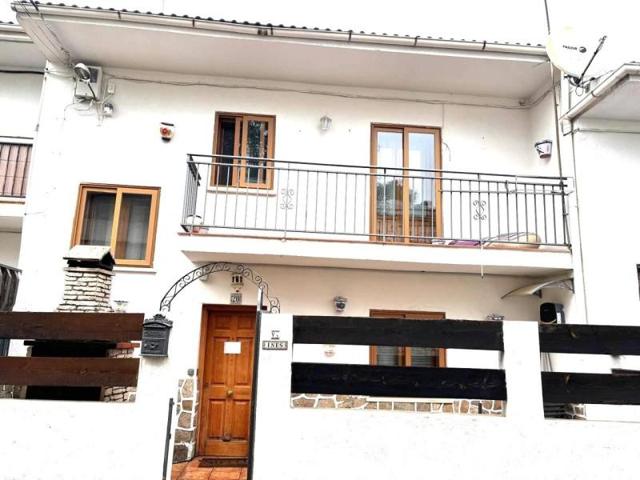 Adosada en venta en El Hoyo de Pinares, Calle de la Juntanilla, 05250 photo 0