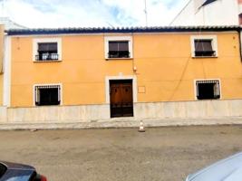 Casas de pueblo en venta en Valdepeñas, Centro photo 0