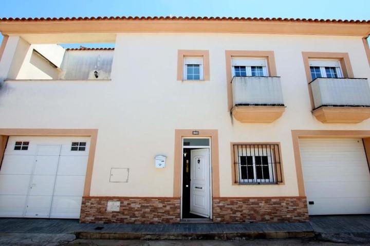 Casa en venta en Valdelacalzada, Extremadura photo 0