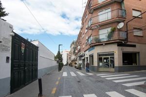 Local comercial en venta en Maracena, Centro photo 0
