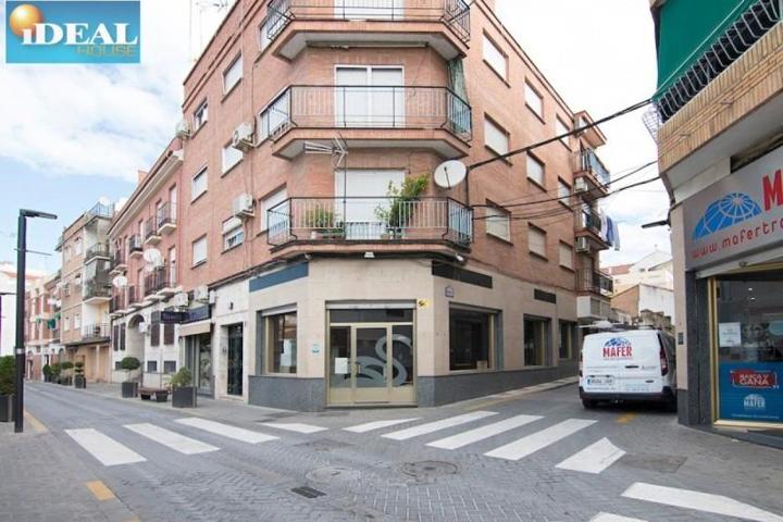 Local comercial en venta en Maracena, Centro photo 0