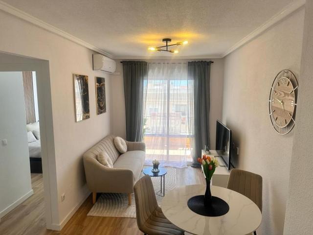 Apartamento en venta en Torrevieja, Estacion de autobuses photo 0