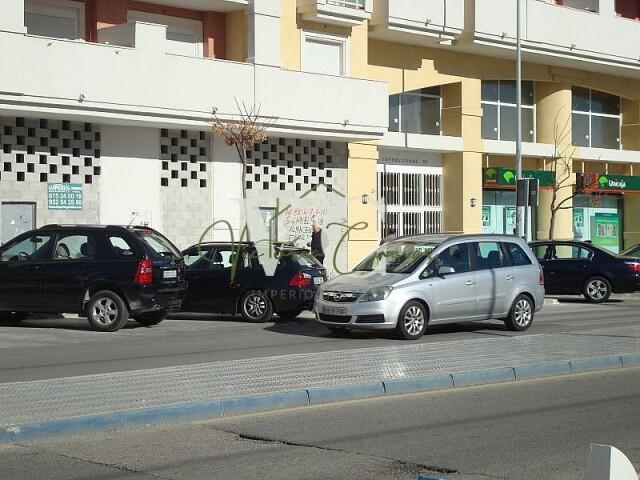 Local comercial en venta en Torre del Mar photo 0