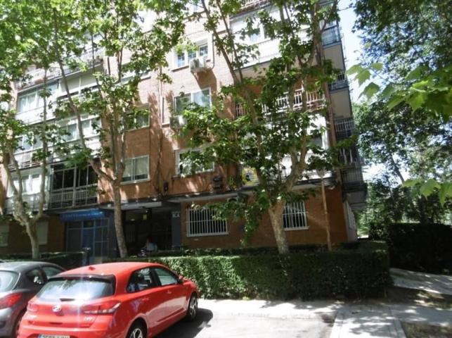 Piso en venta en Madrid, Calle de Santa Adela, 28033 photo 0