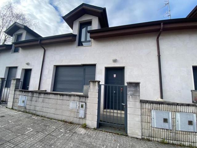 Adosada en venta en Torrelavega, Tanos photo 0