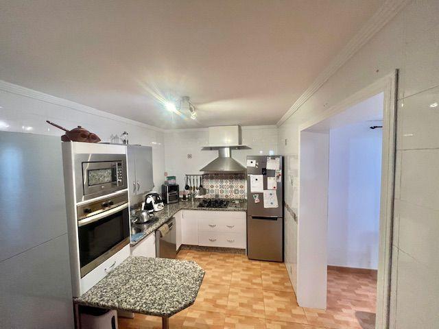 Adosada en venta en Brenes, Brenes photo 0