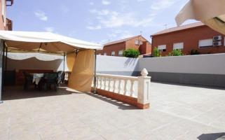 Adosada en venta en Chozas de Canales, Castilla la mancha photo 0