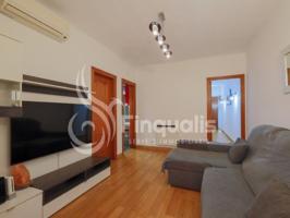 Piso en venta en Canovelles photo 0