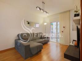 Piso en venta en Canovelles photo 0