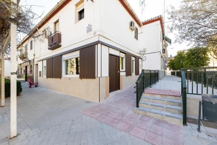 Piso en venta en Granada, La Chana photo 0