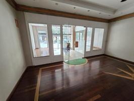 Local comercial en venta en Vigo, Avda. de Camelias photo 0