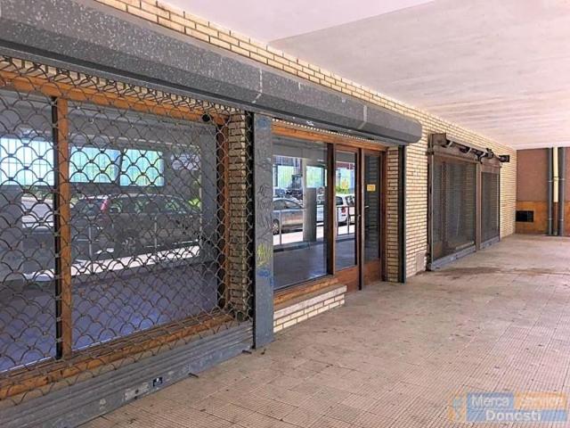 Local comercial en venta en Irun photo 0