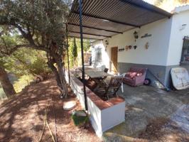 Casa con terreno en venta en Cómpeta photo 0