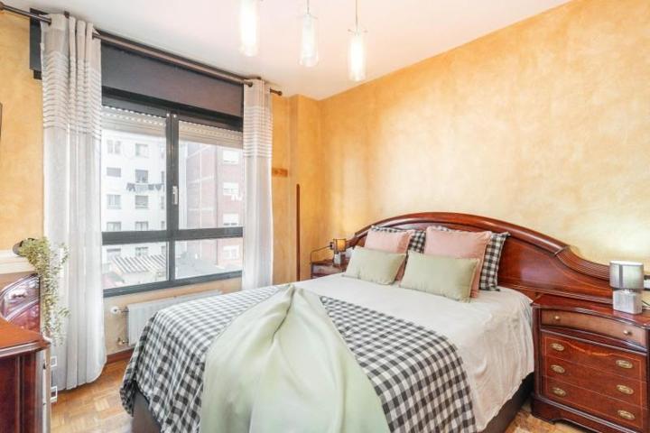 Piso en venta en Oviedo, Teatinos-Los Prados photo 0