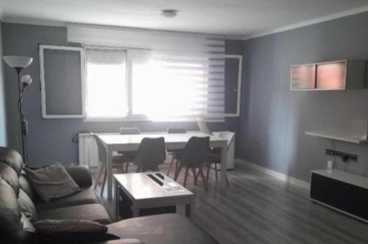 Piso en venta en Sant Vicenç de Castellet photo 0