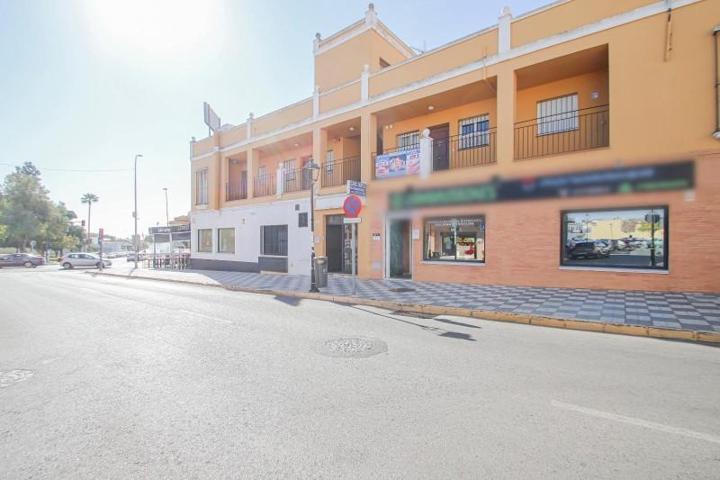 Local comercial en venta en Bormujos, Bormujos photo 0