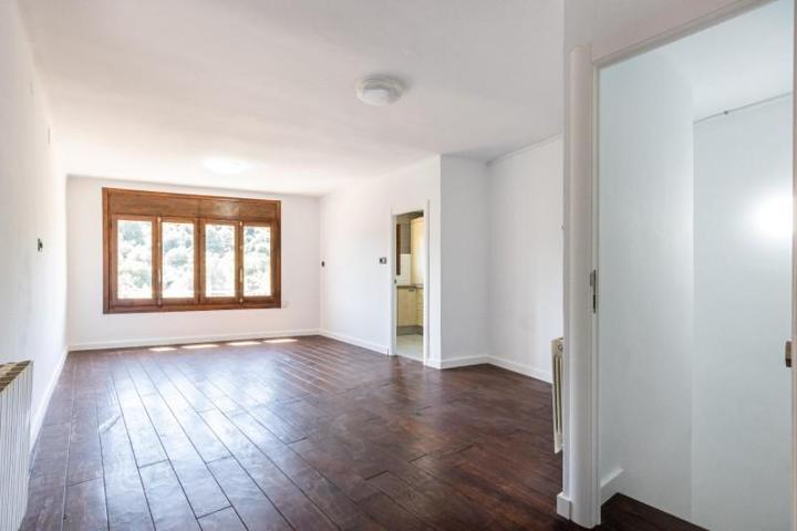 Piso en venta en Sant Llorenç Savall, Poble photo 0