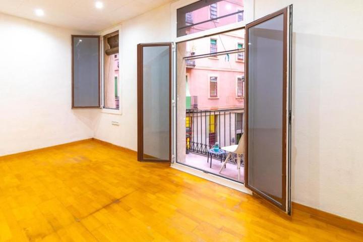 Piso en venta en Barcelona, El Raval photo 0