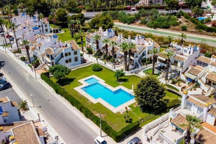 Duplex en venta en Orihuela Costa, Villamartin photo 0