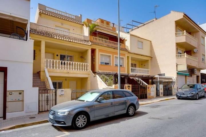 Chalet en venta en Los Montesinos photo 0