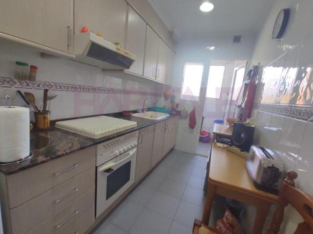 Piso en venta en Valencia, Torrefiel photo 0