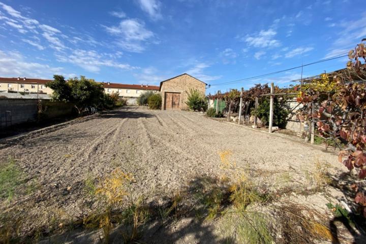 Terreno en venta en Fuente Vaqueros, Paseo de la reina photo 0