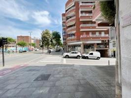 Local comercial en venta en Cornellà de Llobregat, Gavarra photo 0