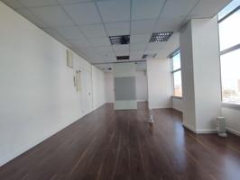 Oficina en venta en Sabadell, Eix macia photo 0
