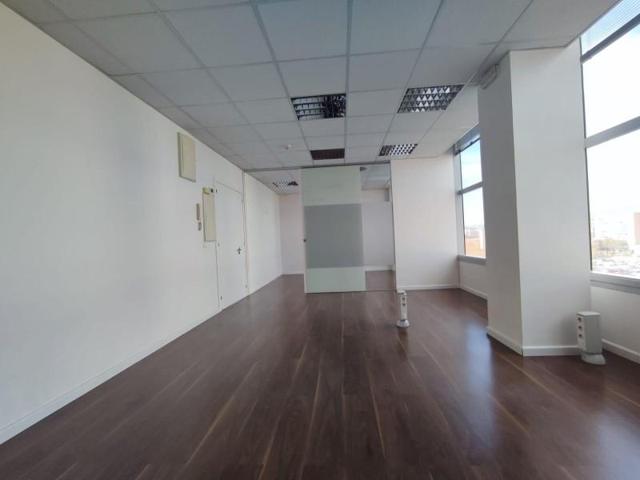 Oficina en venta en Sabadell, Eix macia photo 0