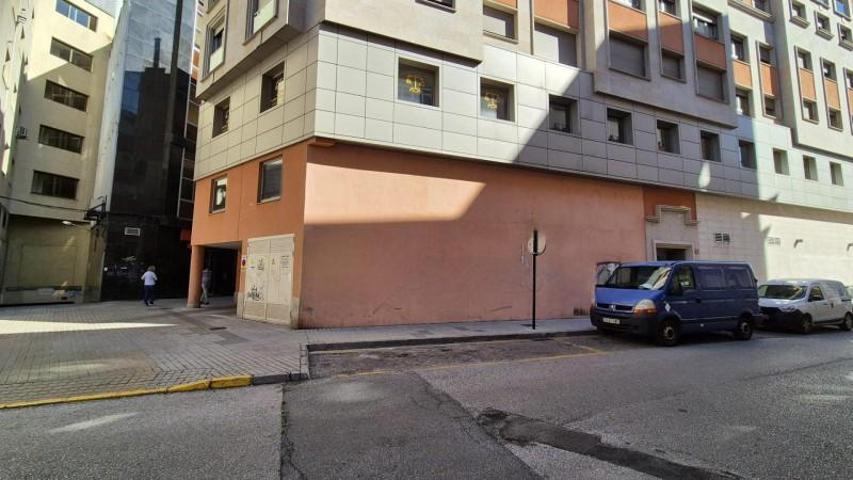 Local comercial en venta en Ponferrada, Centro photo 0