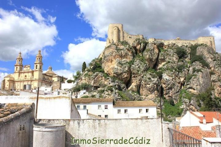 Casas de pueblo en venta en Olvera, Centro photo 0