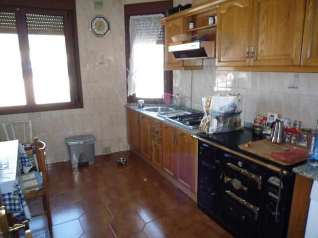 Casa en venta en Cacabelos photo 0