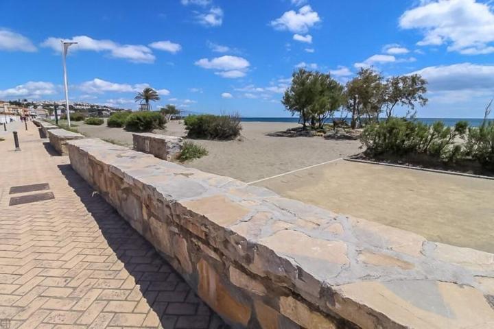 Local comercial en venta en San Luis de Sabinillas photo 0