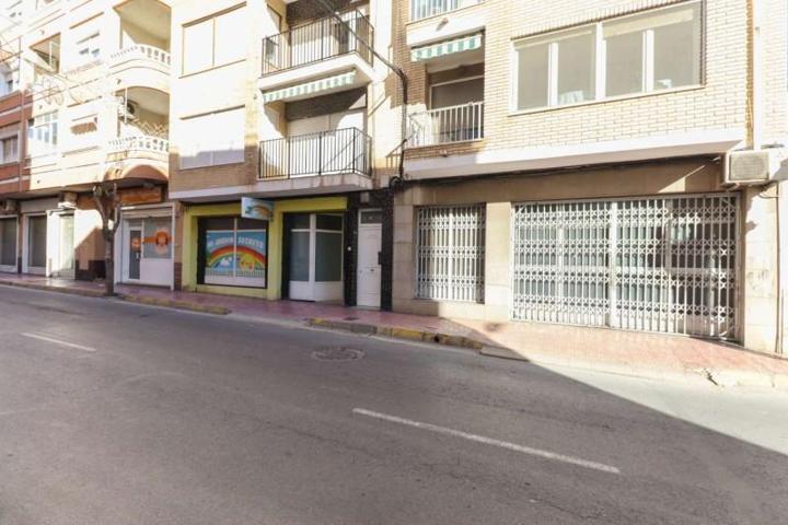 Local comercial en venta en Torrevieja photo 0