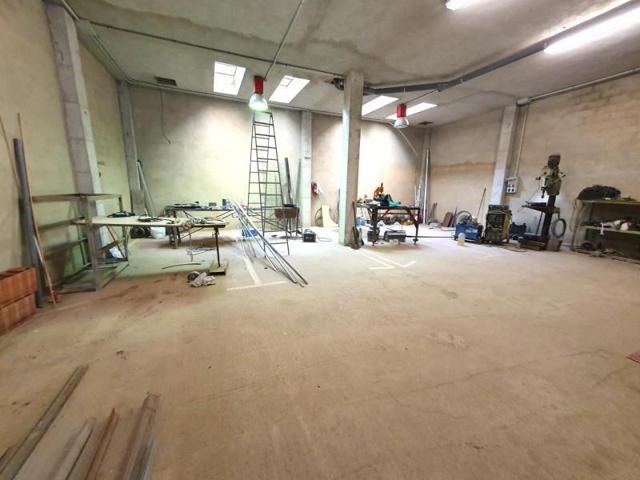 Local comercial en venta en Burjassot, UNIVERSIDADES photo 0